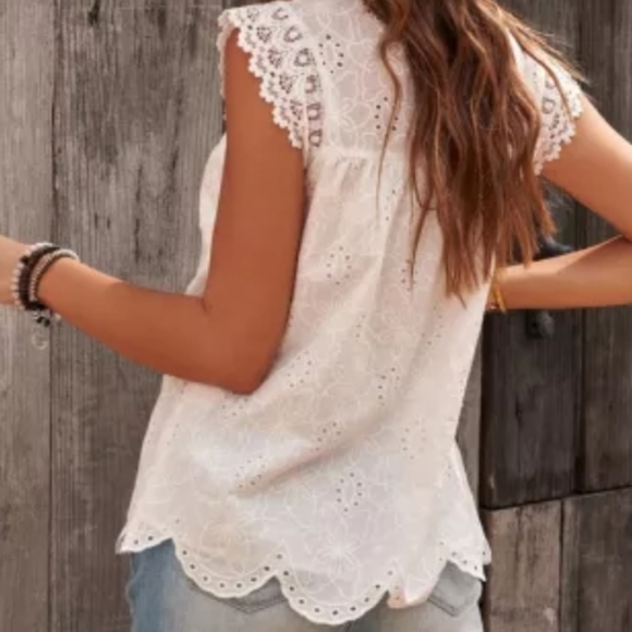 🍭1 L left🌼New boutique sleevless eyelet tank - Picture 4 of 9